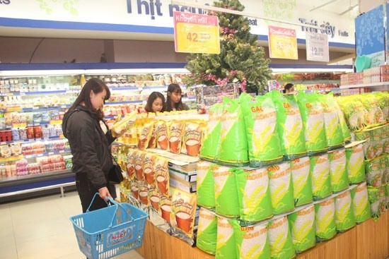 Vietnamese goods dominate Tet market - ảnh 1